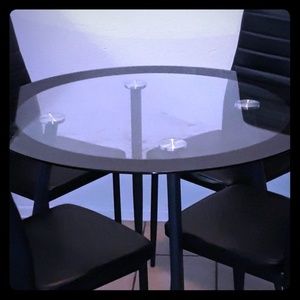 dining table/ Queen size with a pillow tops m